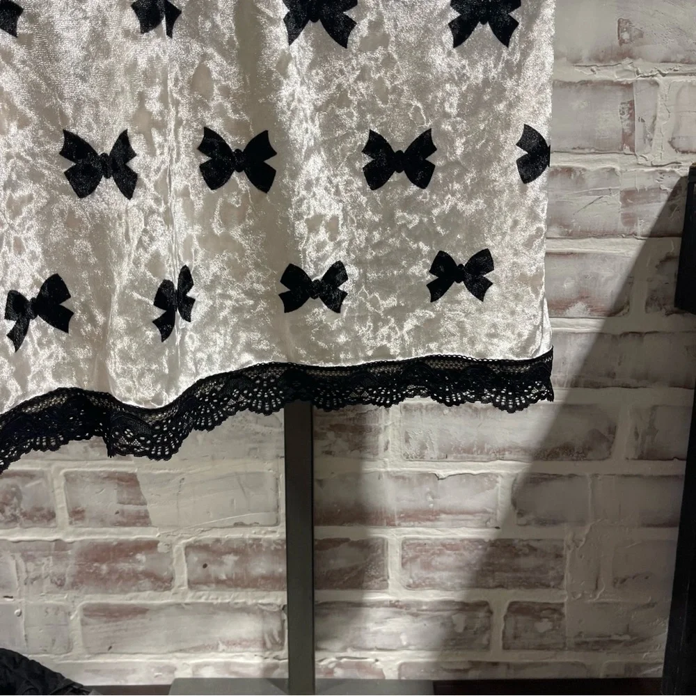 Elegant Black and White Lace Chemise Womens small